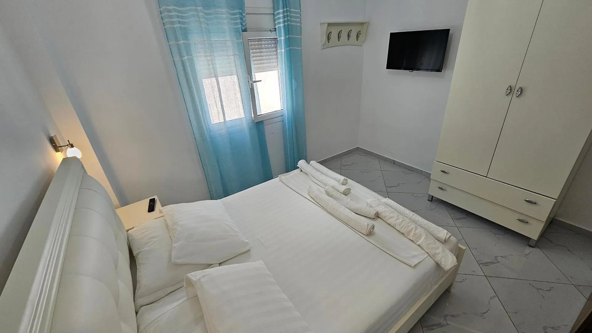 Villa A & A Εξαμίλιο Πανσιόν