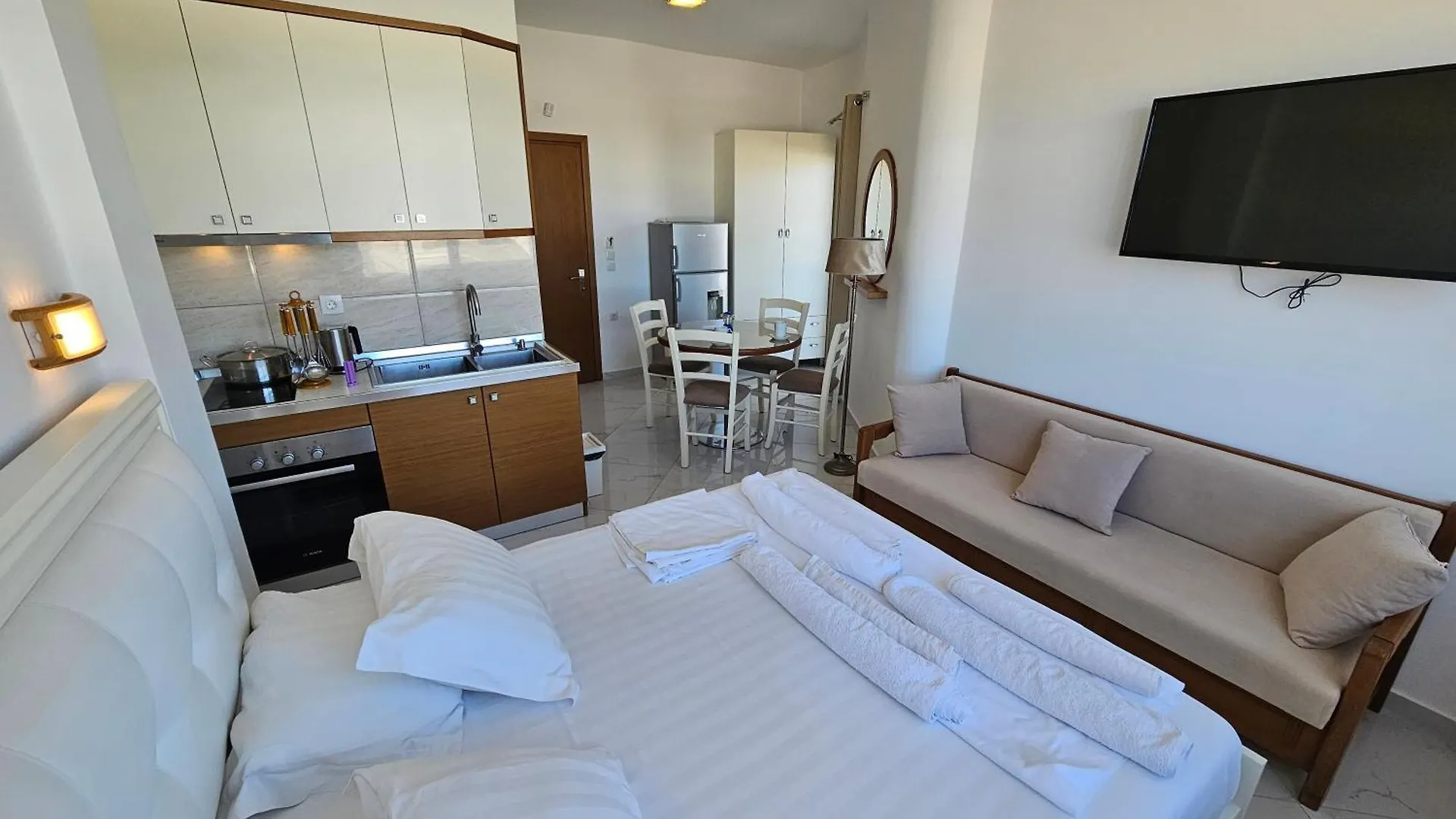 Πανσιόν Villa A & A Εξαμίλιο Αλβανία