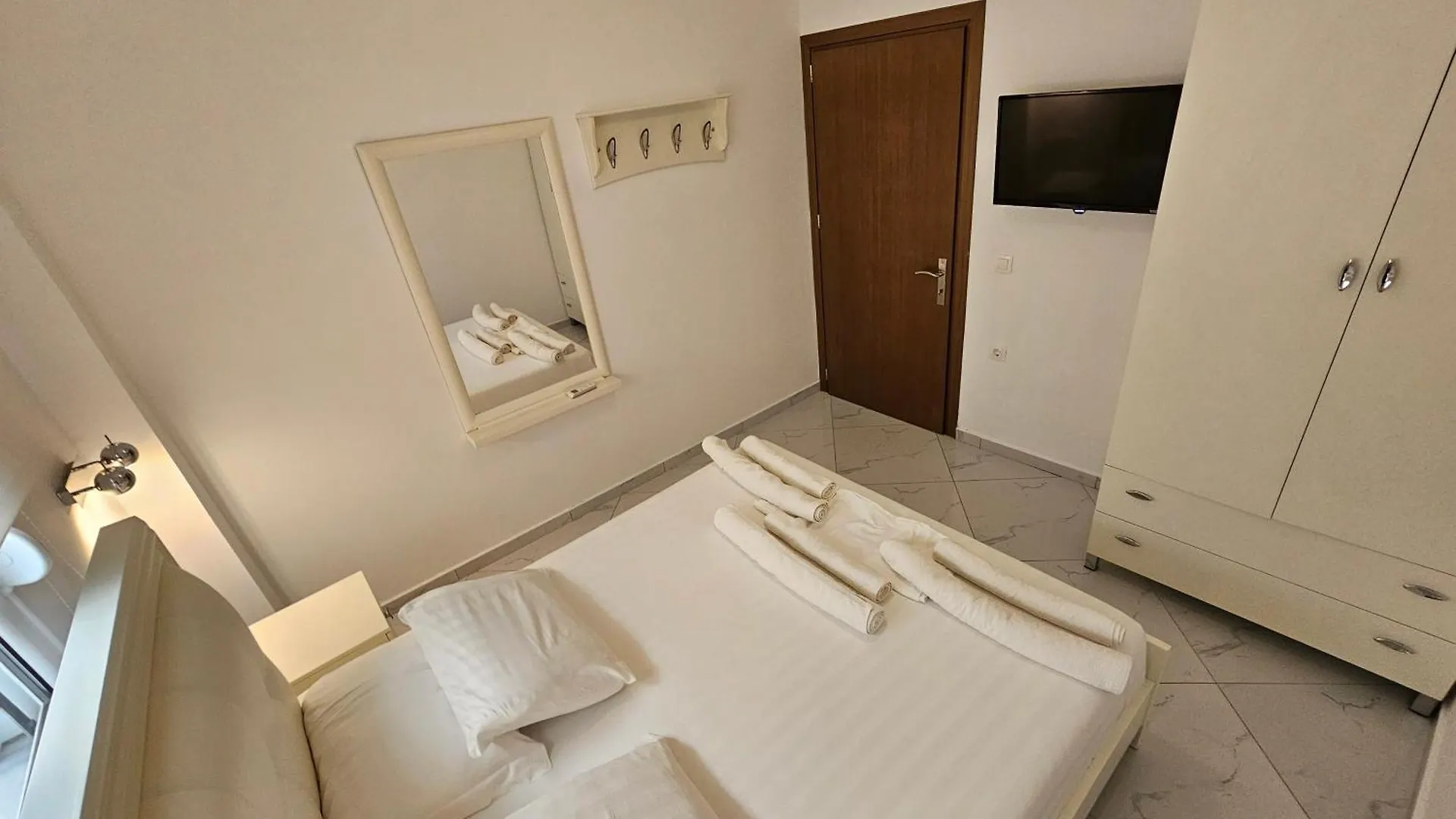 Πανσιόν Villa A & A Εξαμίλιο