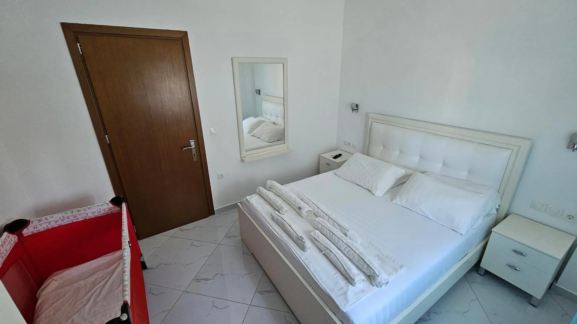 Villa A & A Εξαμίλιο 0*,
