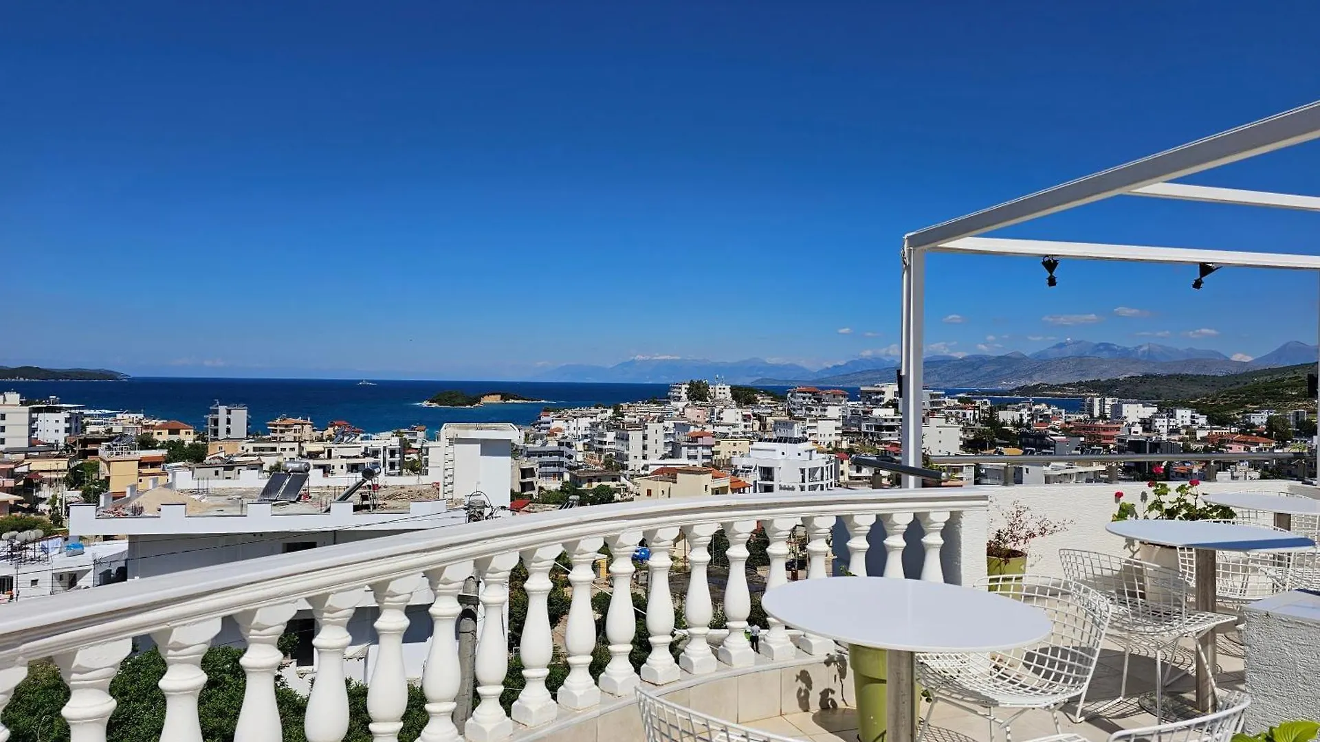Villa A & A Εξαμίλιο Πανσιόν