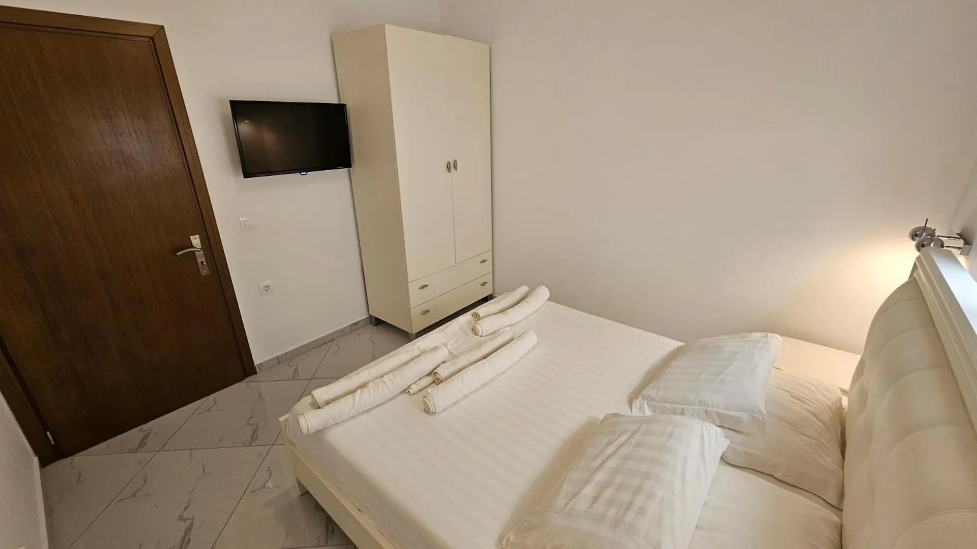 Πανσιόν Villa A & A Εξαμίλιο