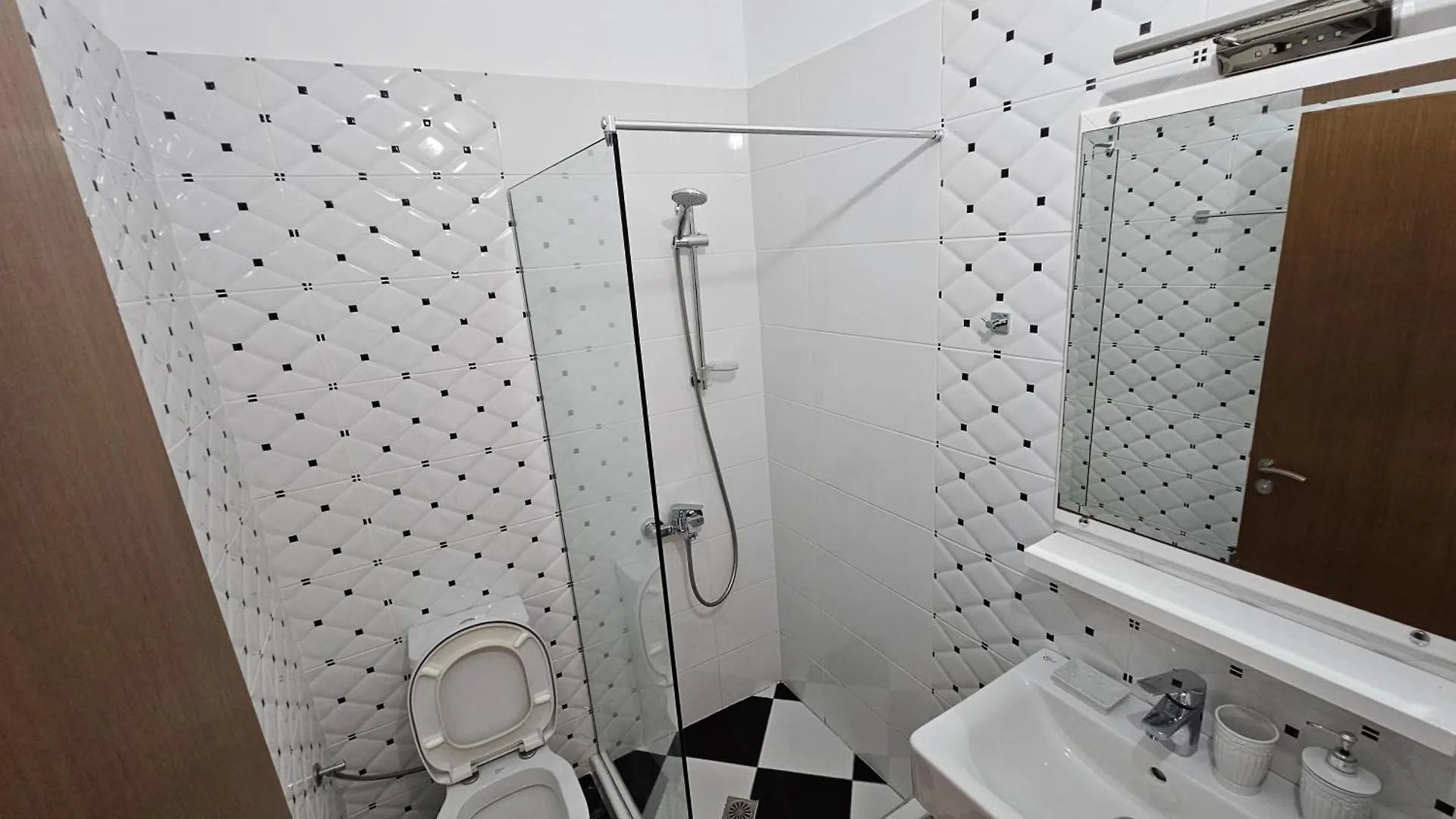 Πανσιόν Villa A & A Εξαμίλιο Αλβανία