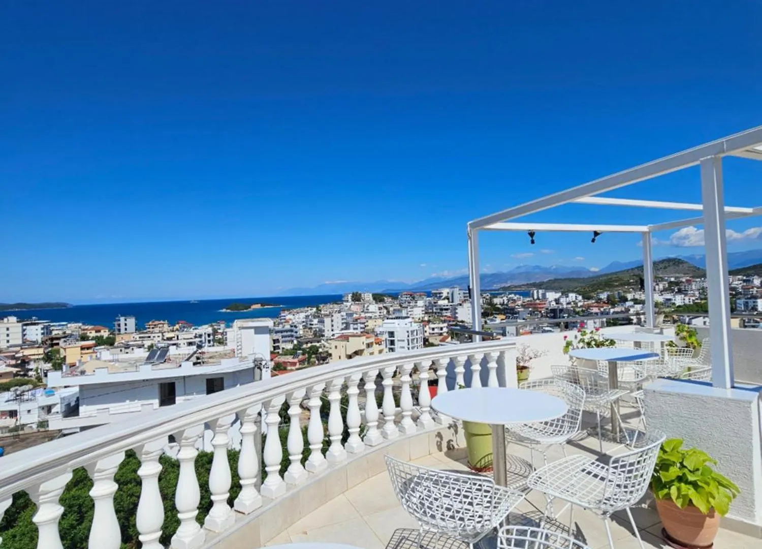 Villa A & A Εξαμίλιο Πανσιόν