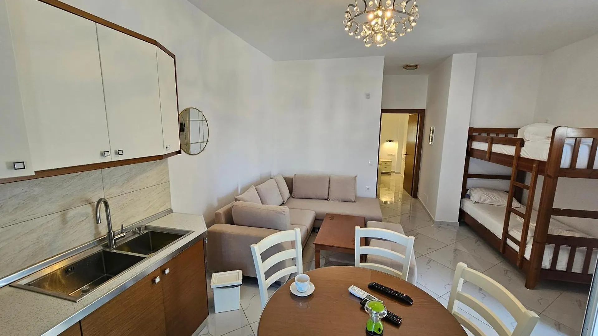 Villa A & A Εξαμίλιο