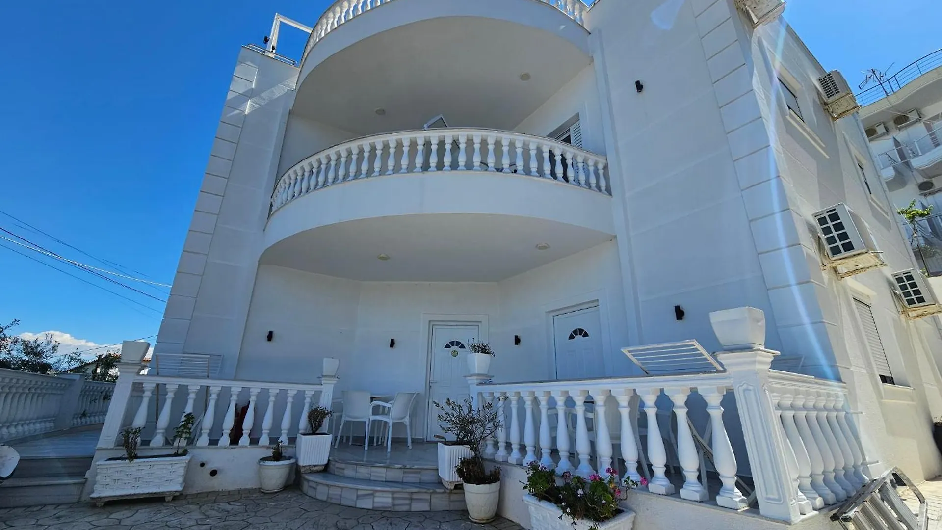 Villa A & A Εξαμίλιο