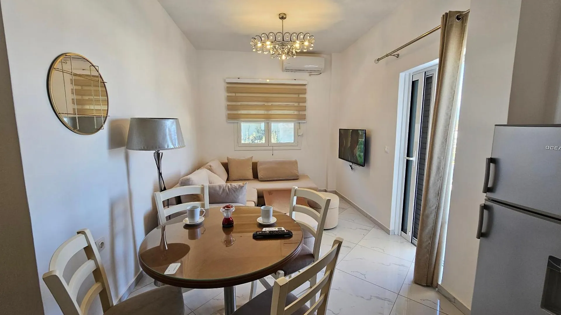 Villa A & A Εξαμίλιο Πανσιόν