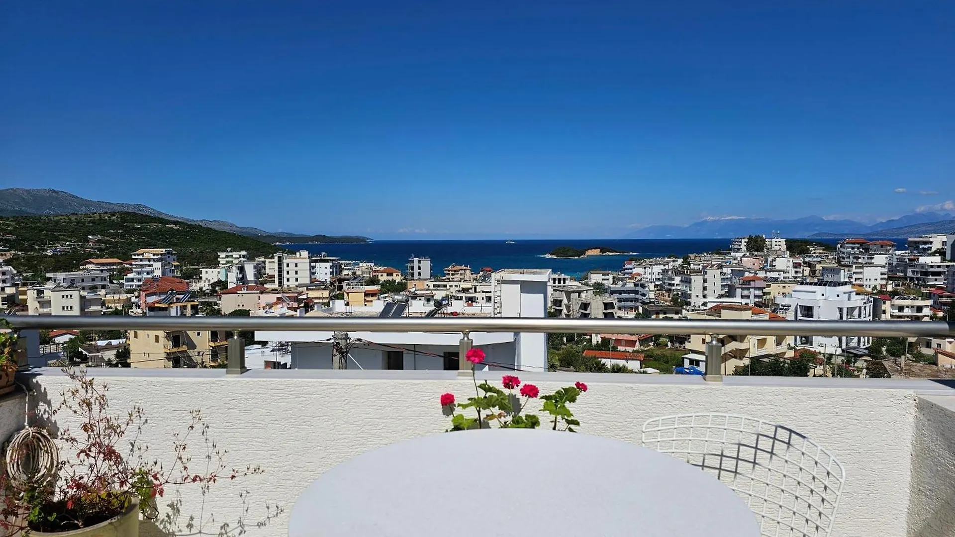 Πανσιόν Villa A & A Εξαμίλιο