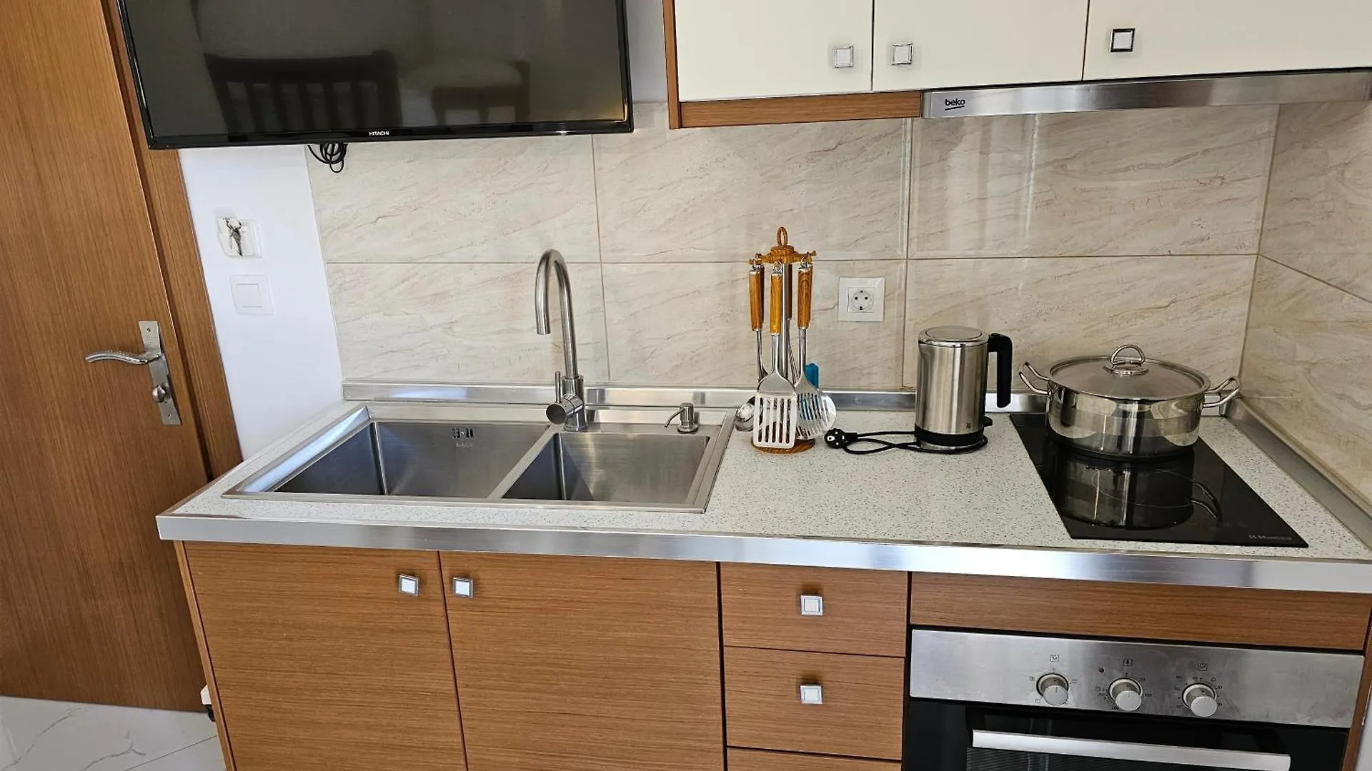 Villa A & A Εξαμίλιο Πανσιόν