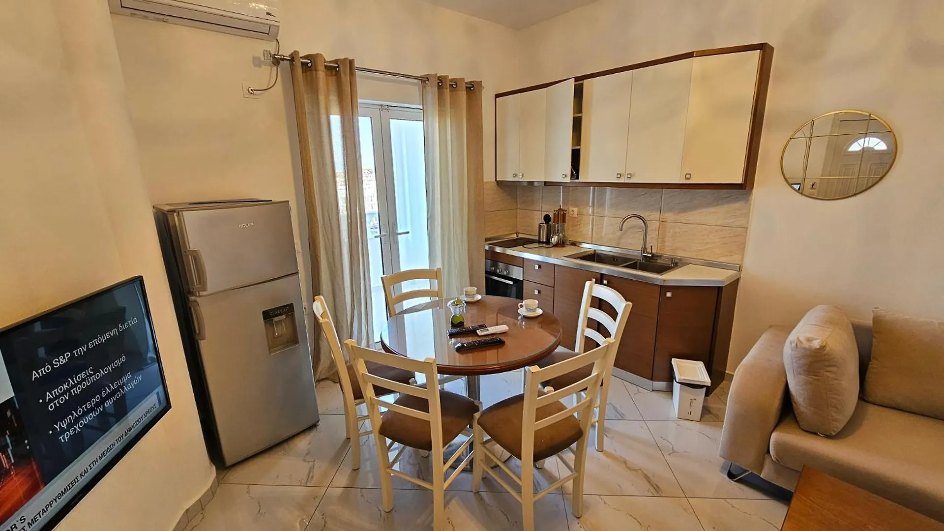 Villa A & A Εξαμίλιο Πανσιόν