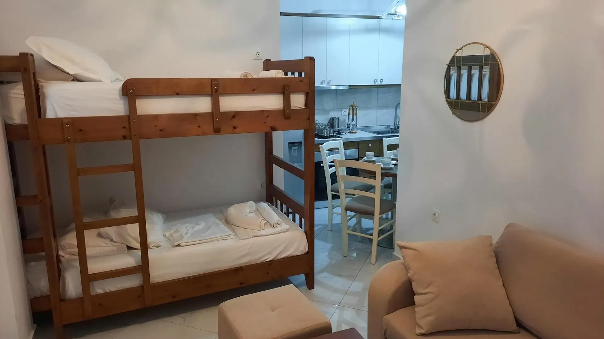 Villa A & A Εξαμίλιο Πανσιόν